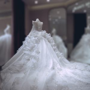 2026 Nuovo Abito da Sposa di Lusso con Diamanti Senza Schienale per Ragazze, Stile Chiesa, Principessa Reale, Gonna con Pizzo Pesante, Scollo a Cuore - Product Image 3