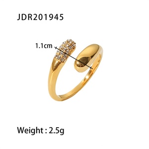 Anillo de Serpiente de Acero Inoxidable de Alta Calidad con Zirconia y Baño de Oro de 18k - Product Image 5