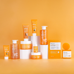 Loción Corporal Blanqueadora con Vitamina C Disaar, Efecto Smoothie, Refrescante, Unifica el Tono de Piel, con Ácido Hialurónico, en Stock - Product Image 5