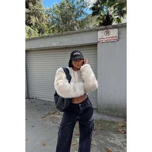 Manteau long en fourrure de lapin crème et laine enduite de soie à poils courts avec motif imprimé, fermeture à simple boutonnage et ceinture - Product Image 3