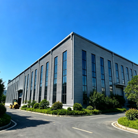 Bâtiment d'entrepôt préfabriqué en structure acier moderne et industrielle sur mesure pour le stockage, la fabrication et le transit dans le commerce électronique