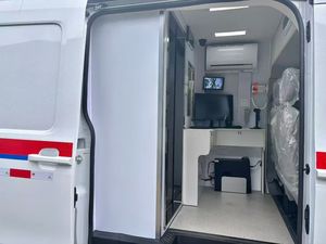 Vente personnalisée de nouveaux véhicules médicaux d'urgence CHUFEI, transmission automatique diesel, émissions Euro 3, ambulances de 3 à 8 m - Product Image 4