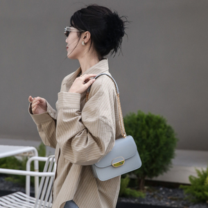 Borsa a tracolla in vera pelle di alta qualità per donna Logo personalizzato stile <span class=keywords><strong>semplice</strong></span> con chiusura a cerniera sotto il braccio funzione di sospensione - Product Image 4