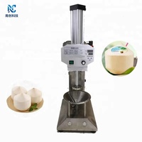 Machine industrielle de décorticage et d'épluchage rapide des noix de coco vertes/machine automatique de décorticage des noix de coco