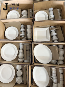 Vente de liquidation B2B : Stock mixte de vaisselle en céramique blanche irrégulière (assiettes, bols) – Vente directe par tonne - Product Image 4