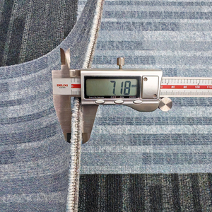 Dalles de moquette carrées rayées modernes de haute qualité, auto-adhésives, style commercial - Product Image 2