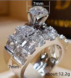 Anello Impilabile Creativo per Donne, Gioielli di Moda Scintillanti all'Ingrosso - Product Image 2