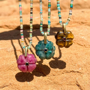 <span class=keywords><strong>Collana</strong></span> di clavicola di lusso leggera retrò con <span class=keywords><strong>perline</strong></span> a forma di fiore rosso esplosivo placcato in oro con diamanti bohémien per <span class=keywords><strong>donna</strong></span> - Product Image 2