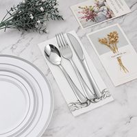 700 pièces de vaisselle jetable en plastique blanc argenté de qualité supérieure, comprenant 200 assiettes, 300 couverts, 100 gobelets, 100 serviettes