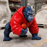 Sculpture de gorille de basket en résine personnalisée, grande statue d'animal de dessin animé, résistante à la corrosion, couleurs et logo personnalisables pour le commerce