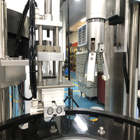 Machines de remplissage de parfum entièrement automatiques Usine 10-100Ml Machine de capsulage de remplissage de liquide de bouteille de parfum d'huile essentielle