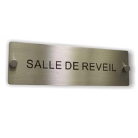 Plaque de porte extérieure en métal personnalisée de haute qualité pour immeuble de bureaux ou maison, en acier inoxydable brossé ou en aluminium, avec impression UV ou gravure