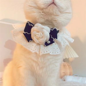 Bavoir pour chat Camélia Blanc avec nœud noir et perles, style princesse, accessoire pour chaton, utilisation quatre saisons - Product Image 3