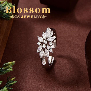 Anillo de Mujer Blossom CS Jewelry, Personalizado, Plata 925, Circonia Cúbica, Diseño de Ramo de Hojas Marquise, para Ceremonia de Graduación - Product Image 1