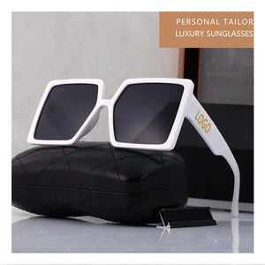 Gafas de Sol de Lujo de Diseñador con Marcas Famosas, Gafas de Sol Polarizadas de Lujo Personalizables al por Mayor en Monturas Blancas y Doradas - Product Image 3