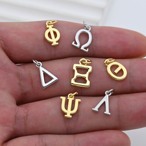 Colgante de 24 letras chapado en oro de 18k, simple y elegante, accesorios de collar de círculo único DIY, venta al por mayor - Product Image 4