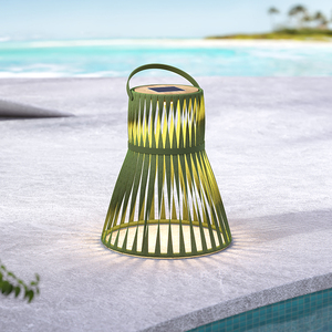 Lámparas Solares de Jardín con Cuerda de Ratán Verde, Listas para Enviar - Product Image 1