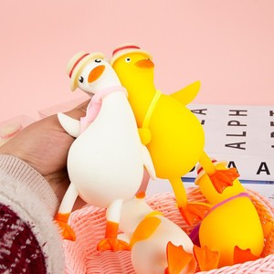 Jouet Squishy Canard Mignon pour Sac à Dos, Jouet de Décompression Rempli de Farine de Sable, Cadeau de Bureau avec Boîte Transparente - Product Image 5