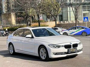 BMW Série 3 d'occasion <span class=keywords><strong>2015</strong></span>, berline essence, voiture d'occasion, automatique, toit ouvrant, sièges en cuir, caméra de recul, conduite à gauche - Product Image 3