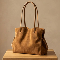 Sac fourre-tout en daim et cuir pour femme, style minimaliste et luxueux, avec cordon de serrage latéral, design d'origine usine, style souple, logo personnalisé