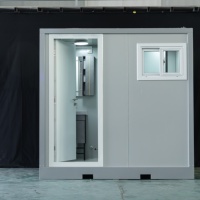Toilettes portables modernes de 20 pieds, sanitaires modulaires préfabriqués avec douche, écologiques pour les camps de travailleurs et les sites miniers