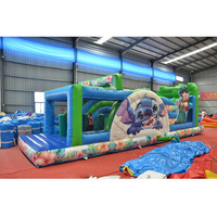 Parcours d'obstacles gonflable Stitch Lilo en gros avec tunnel de grimpée pour location événementielle en parc d'attractions