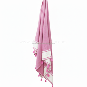 Serviette de bain indienne faite à la main motif rayé décoratif caractéristique comprimée détail de frange coton turc finition tissée à la main - Product Image 1