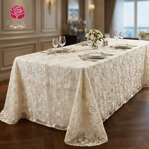 Tovaglia <span class=keywords><strong>in</strong></span> Rete Ricamata Floreale HL Champagne 90x132 Pollici, Elegante Copritavolo <span class=keywords><strong>in</strong></span> <span class=keywords><strong>Pizzo</strong></span> per Matrimoni, Banchetti e Decorazioni per Feste - Product Image 2
