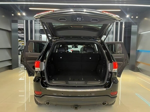 2017 <span class=keywords><strong>Jeep</strong></span> <span class=keywords><strong>Grand</strong></span> <span class=keywords><strong>Cherokee</strong></span> (Importación) 3.0L Comfort Nav Plus SUV de lujo seminuevo - Product Image 6