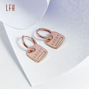 Vente flash Boucles d'oreilles créoles en or 18 carats avec pendentif porte-bonheur en diamant Boucles d'oreilles en or 18 carats Or véritable 18 carats - Product Image 2
