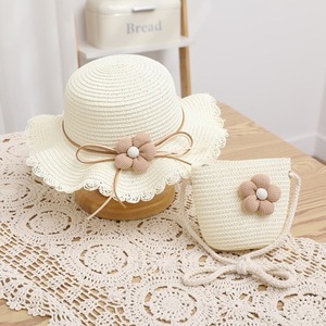Chapeau d'été pour fille, chapeau de pêcheur en paille, ensemble deux pièces avec sac et jolies fleurs, protection solaire - Product Image 3