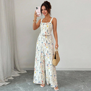 Combinaison à imprimé floral personnalisé pour femmes, pantalon large décontracté pour femmes - Product Image 1