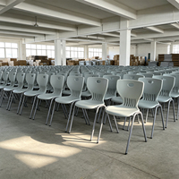 Chaise ergonomique empilable en plastique PP au design traditionnel, prix abordable pour l'école, la salle de classe et le bureau du professeur