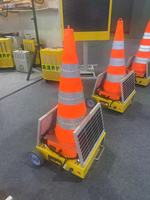 Cône de signalisation intelligent à IA, se déplaçant automatiquement vers la position définie par le contrôleur et retournant. Distance de parcours 150m
