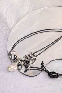 Collar de Moda Vintage Clásico Chapado en Plata con Cadena de Eslabones de Perlas Barrocas Pentagonales Plateadas Brillantes, Nuevo - Product Image 3