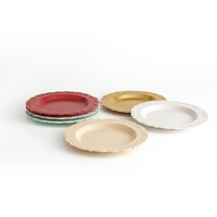 Assiettes jetables en plastique à bord festonné pour réception de mariage élégante, service de restauration et traiteur