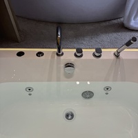 Bañera Acrílica Independiente de Estilo Italiano COMO, con Rayas Artísticas, Moderna, Individual, Blanca, para Baño, con Luz LED