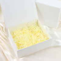 Caja de regalo plegable Michaels de cartón blanco con diseños de lujo con cinta