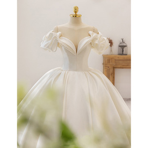 Nuovo Abito da <span class=keywords><strong>Sposa</strong></span> Francese Bianco Stile Retrò con Strascico Ampio, Lussuoso Abito da <span class=keywords><strong>Sposa</strong></span> a Sirena Lungo fino al Pavimento, Taglie Forti, in Raso - Product Image 3
