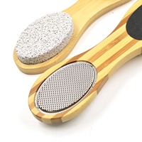 Brosse de bain en bambou 4-en-1 MD Natural avec brosse exfoliante pour le dos, lime à pieds, pierre ponce et corde de suspension à long manche