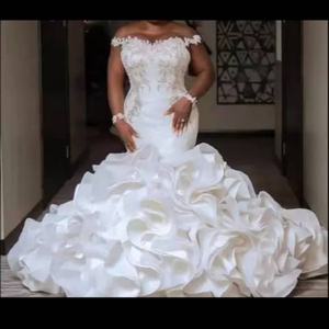 Nouvelle Robe de Mariée de Haute Qualité en Dentelle Royale, Coupe Ajustée, Traîne Chapelle, Imprimé Floral, Taille Standard - Product Image 1