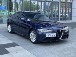 <span class=keywords><strong>Alfa</strong></span> <span class=keywords><strong>Romeo</strong></span> Giulia 2017 2.0T 200CV Edizione Elite, Auto Professionale a Benzina per Esportazione, Conforme agli Standard di Emissione Nazionali V - Product Image 2