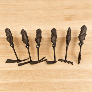 Ensemble d'outils de <span class=keywords><strong>terrassement</strong></span> en fonte pour jardin <span class=keywords><strong>avec</strong></span> manche rétro en forme de hippocampe, <span class=keywords><strong>pelle</strong></span> à fleurs et râteau pour l'aménagement paysager de cour, la décoration de jardin et l'artisanat - Product Image 3