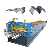 Machine de formage à froid de tôles de couverture métalliques composites galvanisées automatiques pour l'industrie de la construction