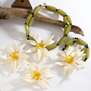 Personalizado al por mayor de moda de lujo conjunto de joyería de doble pila de flores blancas estambres flor grande pendientes Collar Choke pulsera - Product Image 3