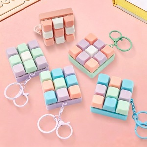 Juguete Sensorial Antiestrés Kawaii 9 en 1 con Botones Mecánicos de Teclado, Juguete de Descompresión Portátil con Sonido de Clic, Llavero - Product Image 1