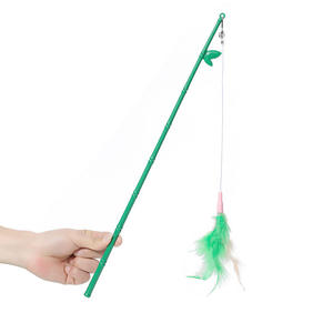 Jouets pour animaux de compagnie : Bâton de chatouilleur pour chat en silicone écologique avec plume et clochette, jouet interactif pour stimuler le mouvement du chat - Product Image 2