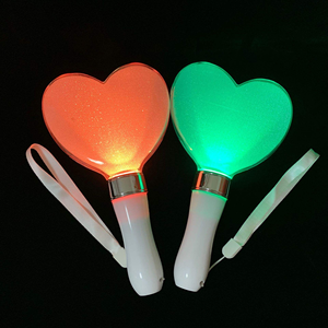 Bastoncino Luminoso LED Riutilizzabile, 15 Colori, a Forma di Cuore, Alimentato a Batteria, per Concerti ed Eventi - Product Image 5