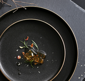 Assiette à steak noire mate avec bord doré, assiette à dîner occidentale en céramique givrée de 8 et 10 pouces, vente en gros - Product Image 1