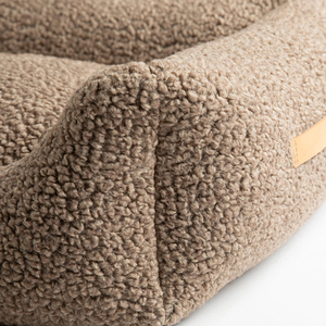Cama Moderna para Perros de Diseño Nuevo, Cama de Lujo para Mascotas de Tela de Lana Bouclé con Asa de PU - Product Image 5